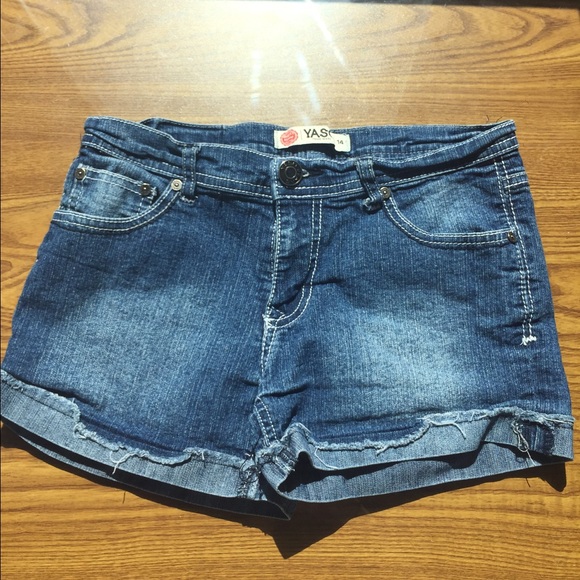 Low Rise Short - Picture 2 of 3