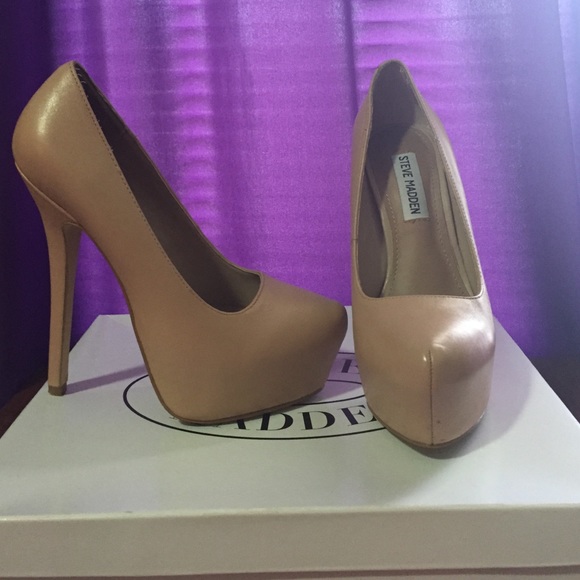 Nude Steve Madden Pumps