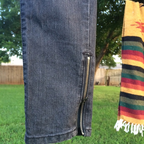 Black jeans w/zipper at ankle - Picture 3 of 3