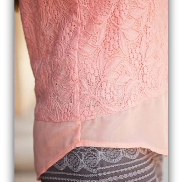 Lace Chiffon Rear Buttoned Top - Picture 2 of 3