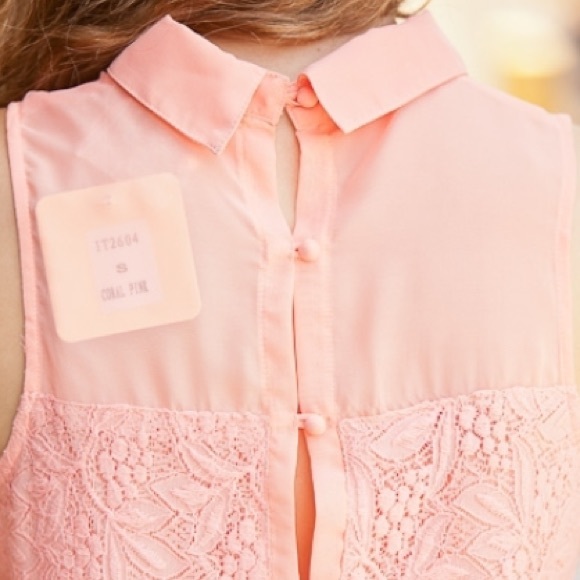 Lace Chiffon Rear Buttoned Top - Picture 3 of 3