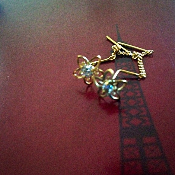 Flowers earrings 💜 price drop 💜 - Picture 2 of 3