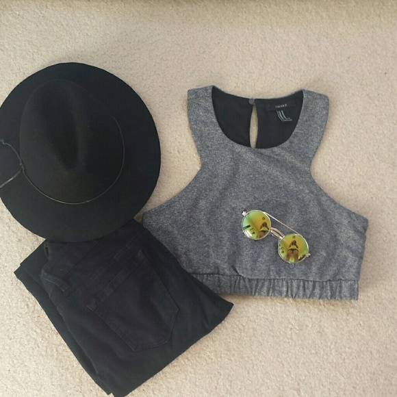 Black halter neckline sporty crop tank