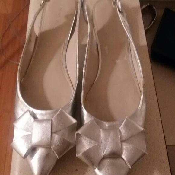Nine West silver flat shoes w a bow