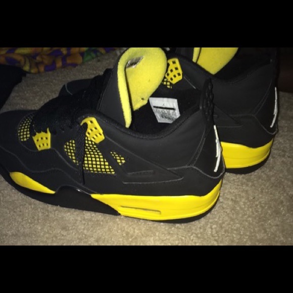 Air Jordan Retro 4 "Thunder"