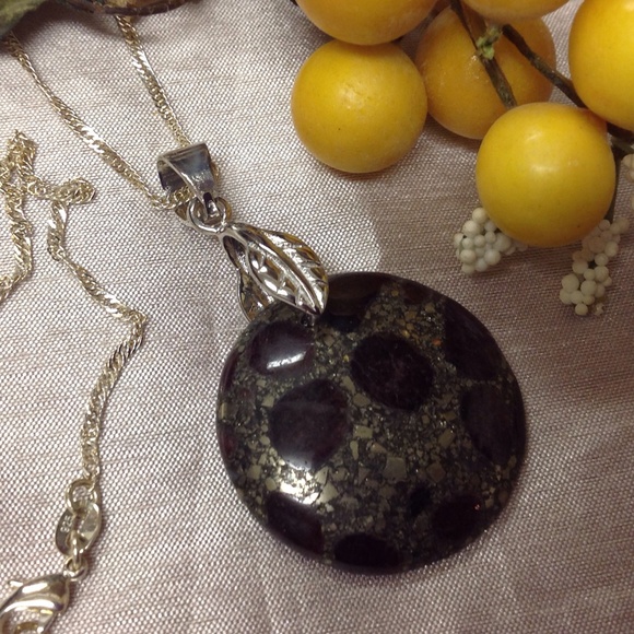 🌺Gorgeous Red Garnets in Pyrite Pendant