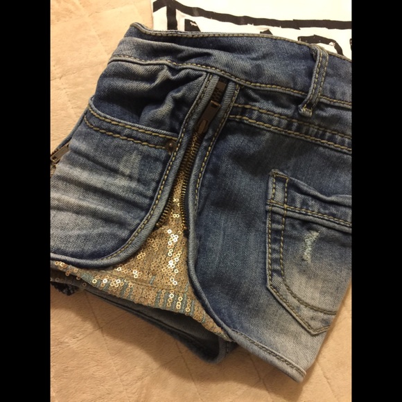 Mossimo Denim Shorts - Picture 3 of 4