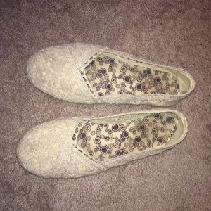 Lace flats