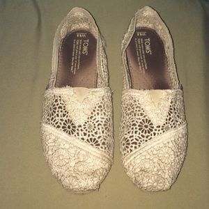 Lace TOMS size 6.5