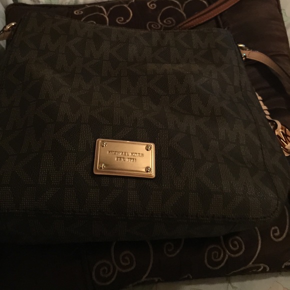 Michael kors large messenger bag(authentic)