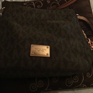 Michael kors large messenger bag(authentic)