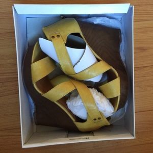 Steve Madden p-Gwenn Yellow size 9 wedges