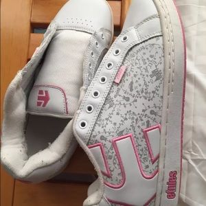 ETNIES white and pink women's SIZE 10