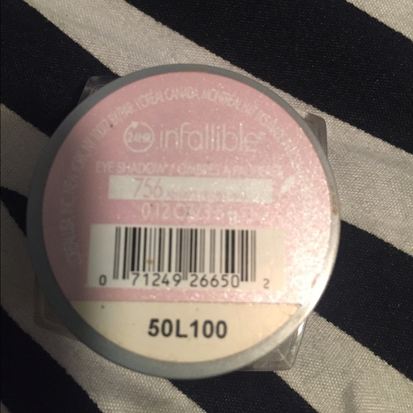 L'oreal eyeshadows! - Picture 3 of 4