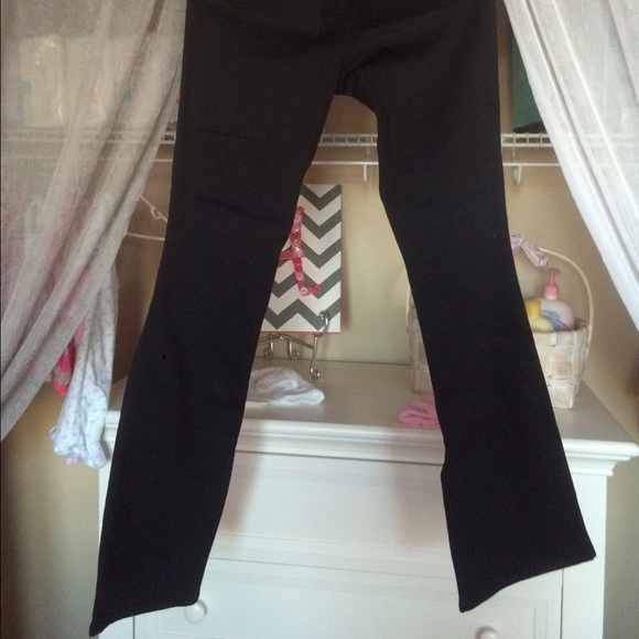 Black maternity jeans - Picture 2 of 3