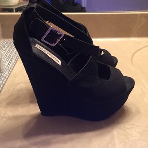 Steve Madden black wedges