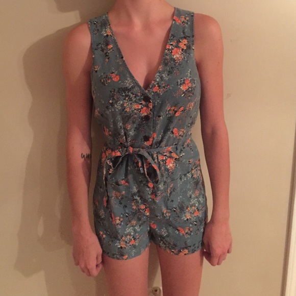 Flower print romper with back cut out - Picture 1 of 4