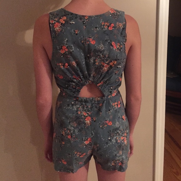 Flower print romper with back cut out - Picture 2 of 4