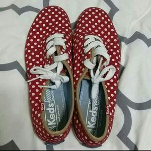 Polka-dot keds