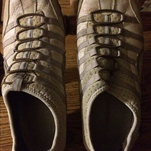 Sketchers slip on tennis shoes