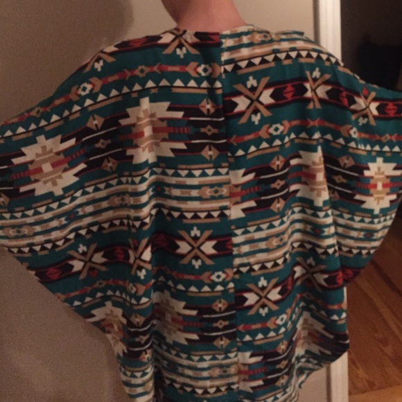 Tribal style silky kimono - Picture 3 of 4