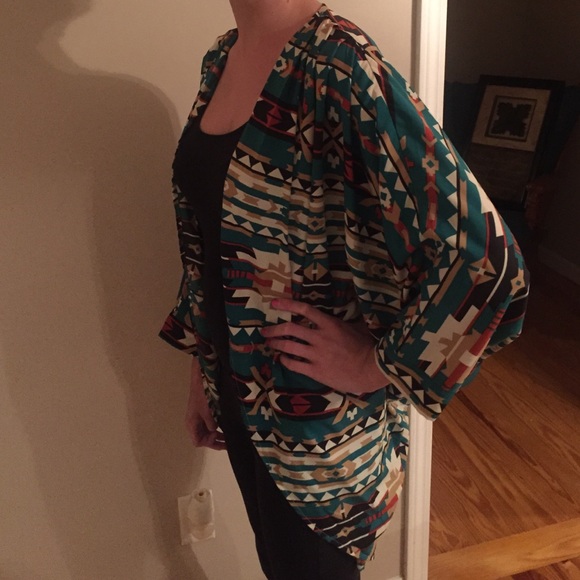 Tribal style silky kimono - Picture 4 of 4