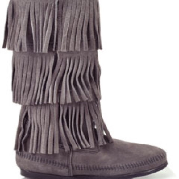 Minnetonka 3-tier fringe moccasin boots Sz 9/10