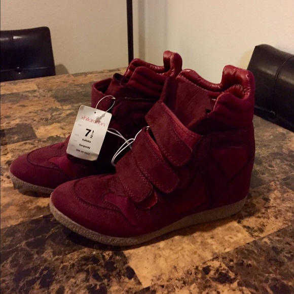 Xhilaration Kahsha wedged shoe size 7.5