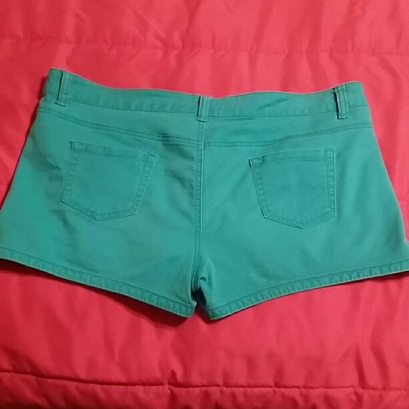 Shorts - Picture 3 of 3