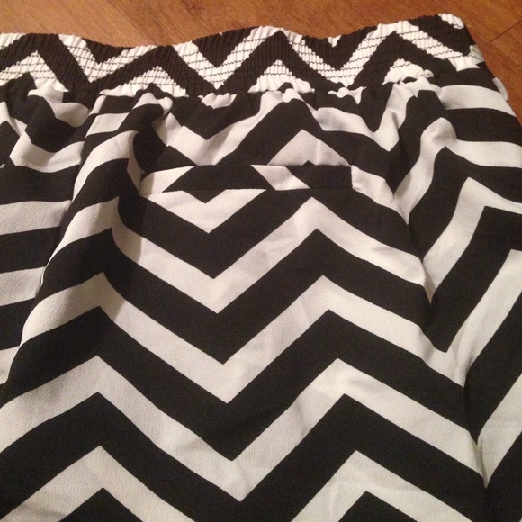 Chevron shorts - Picture 2 of 2