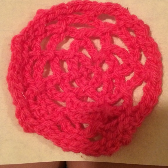 A pink flower of yarn