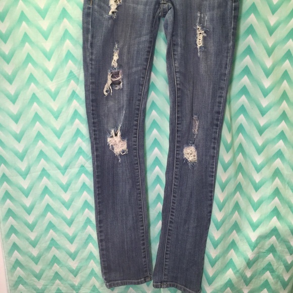 💥DONATED💥Jeans - Picture 2 of 4