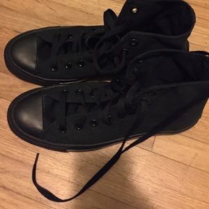 ALL BLACK HIGH TOP CONVERSE