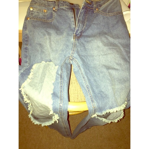 Ripped boyfriend jeans