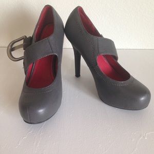 Madeline Stuart pumps