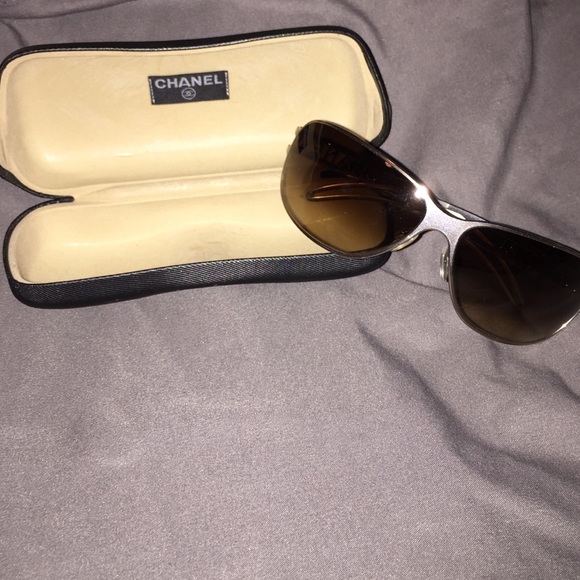 AUTHENTIC NEW CHANEL Cutout Gold Sunglasses & Case