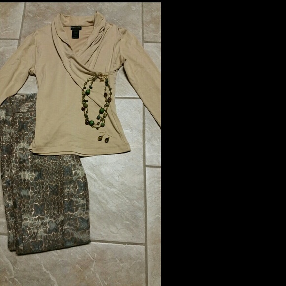 3 quarter length sleeve faux wrap top