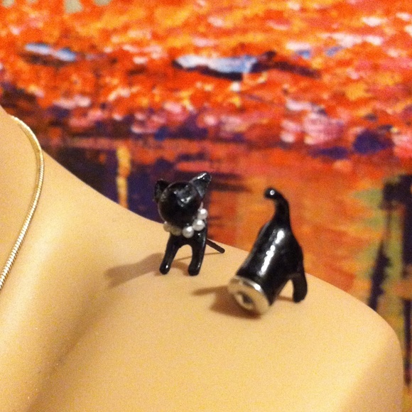 Cat Double Stud Earring Pair - Picture 5 of 5