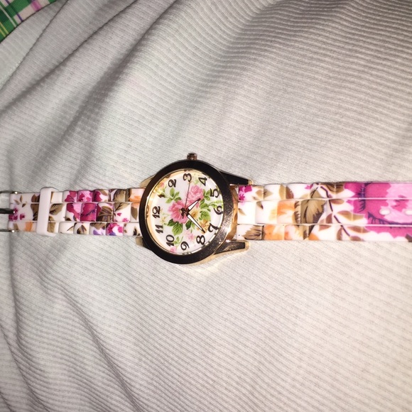 Floral watch 🌸🌿 - Picture 3 of 3