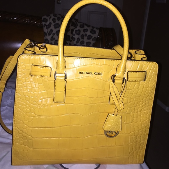 SOLD locally Authentic Michael Kors large purse - Picture 1 of 4