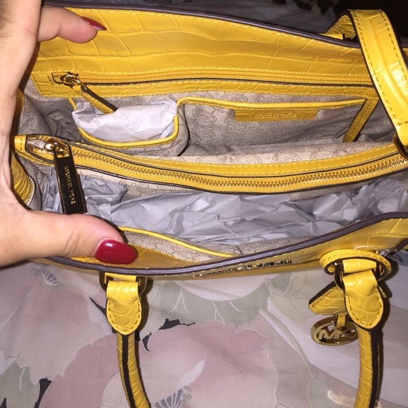 SOLD locally Authentic Michael Kors large purse - Picture 3 of 4