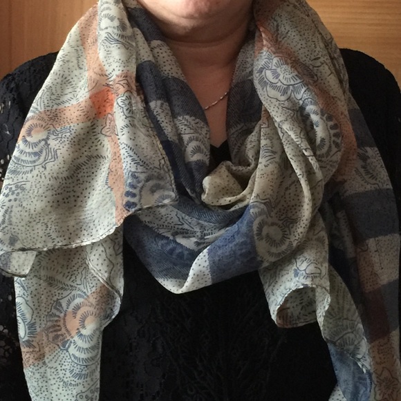 Fashion scarf