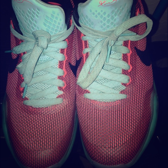 I'm selling my Nike Kobes Easters