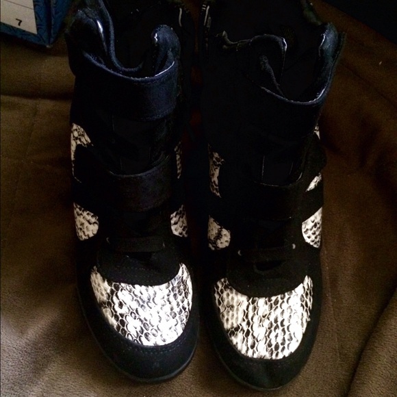 Vera Wang Adorable, Stylish shoes.