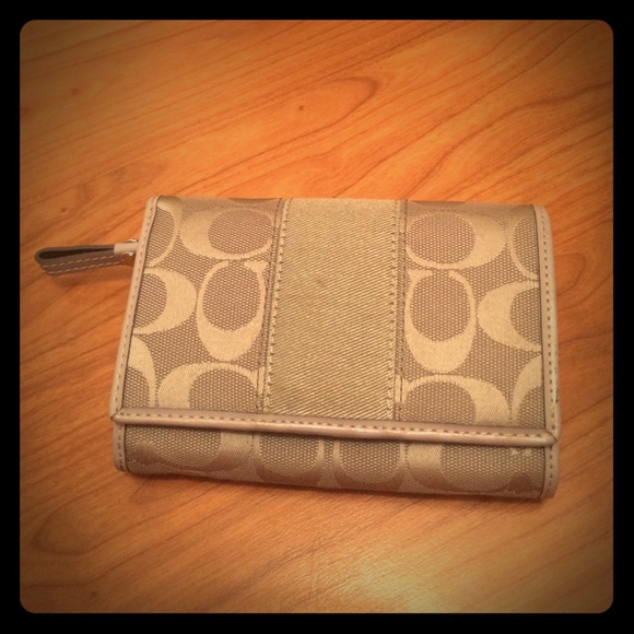 COACH wallet - Picture 1 of 4