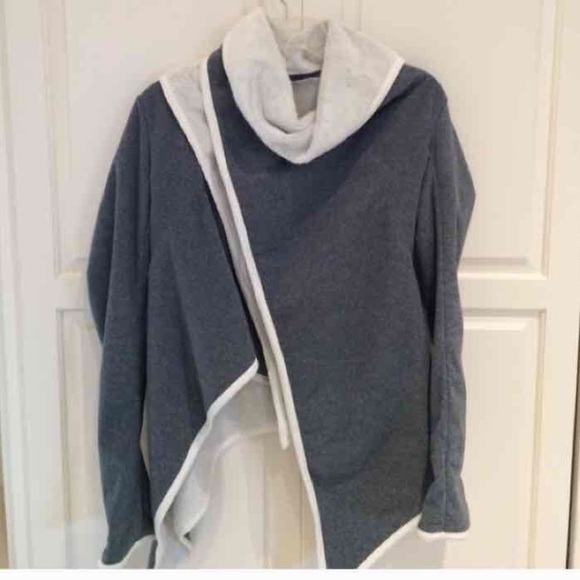 lululemon athletica Jackets & Blazers - 💥SOLD ELSEWHERE💥Lululemon Presence of Mind Wrap