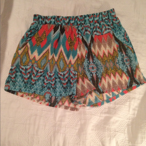 Tychee patterned shorts