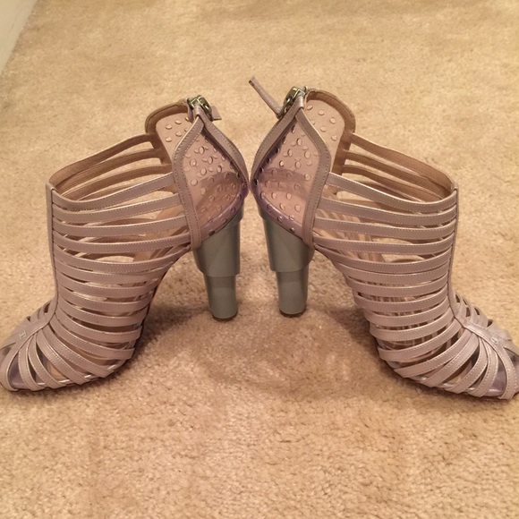 😀Sold😀Chanel Patent Leather 36 Taupe Sandals - Picture 2 of 3