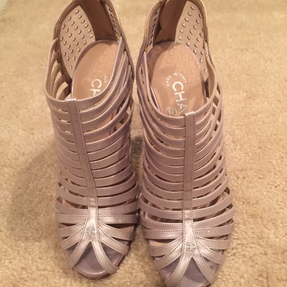 😀Sold😀Chanel Patent Leather 36 Taupe Sandals - Picture 3 of 3