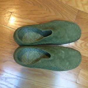 Beautiful green suede Merrill's